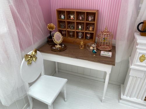 Miniature dollhouse chair - 1:6,